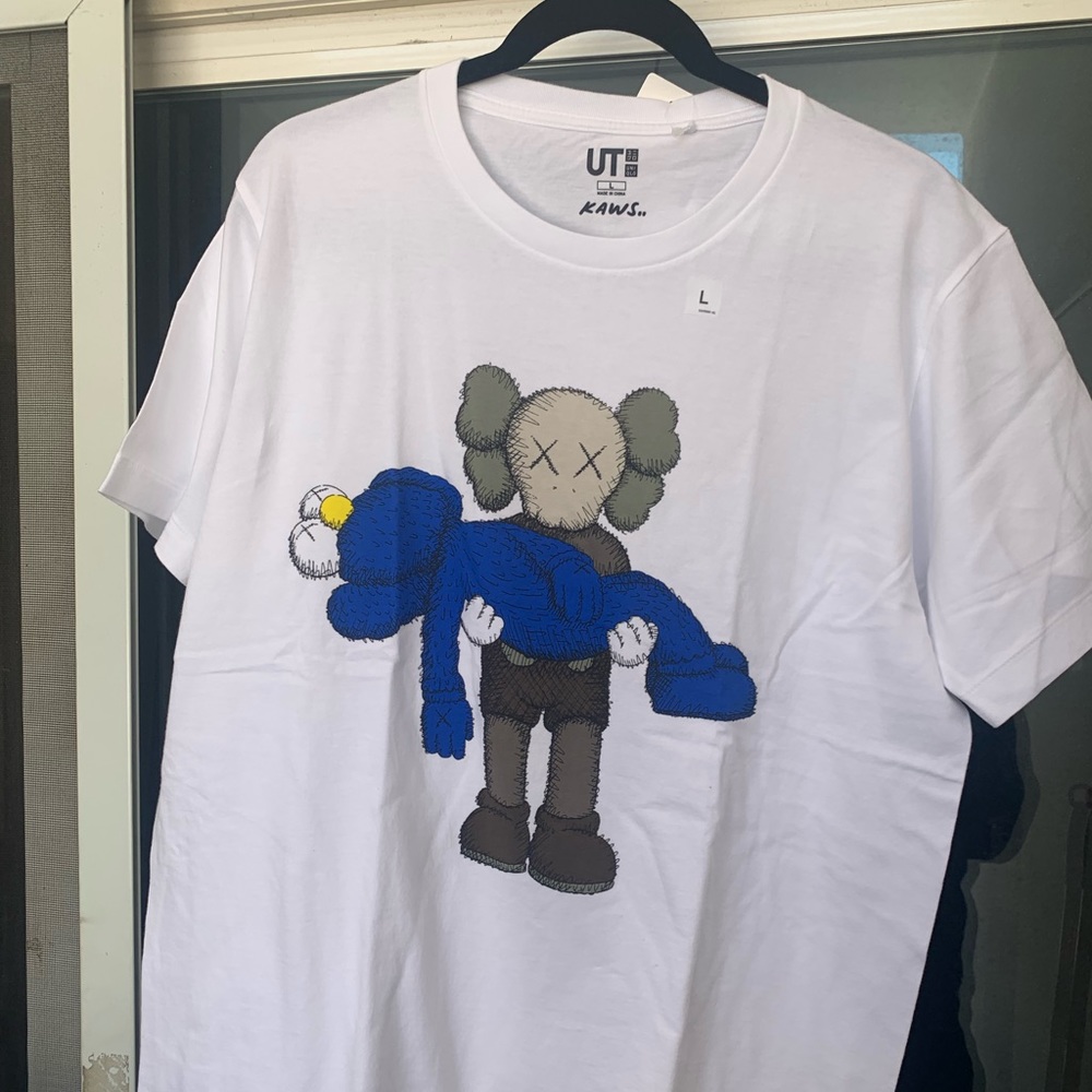 Uniqlo x kaws T-shirt